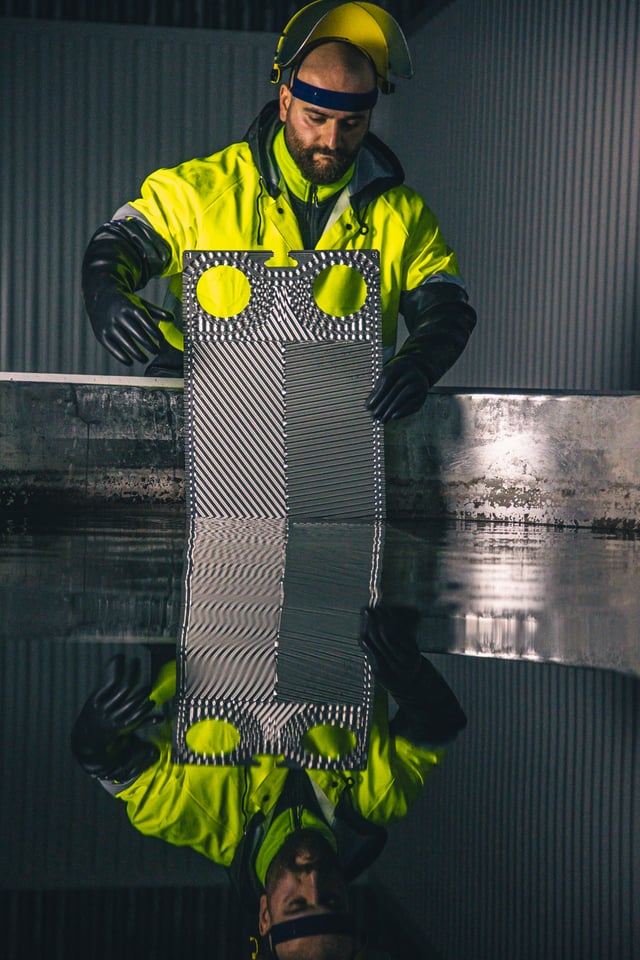 Cleaning plate