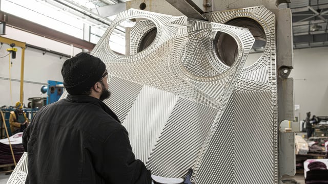 Tranter heat exchanger - assembling plates